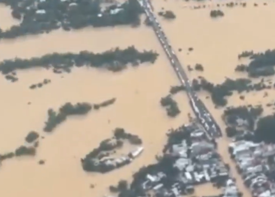 Τουλάχιστον 29 νεκροί από τις πλημμύρες στο Βιετνάμ – Σοκαριστικές εικόνες (vid)