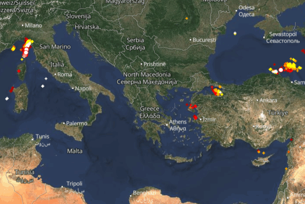 Καιρός – Live: Πού εκδηλώνονται τώρα καταιγίδες, τι αναμένεται…