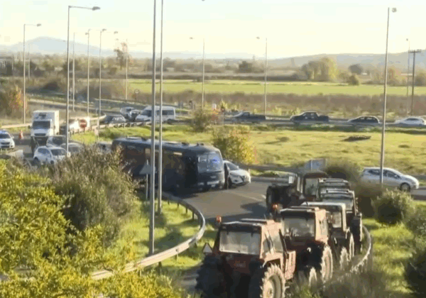 Αγρότες: Κλιμακώνουν τις κινητοποιήσεις, κλειστή η Ε.Ο. Αθηνών – Θεσσαλονίκης