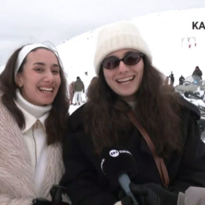 Χριστούγεννα στα χιονοδρομικά κέντρα – Το αδιαχώρητο από επισκέπτες (vid)