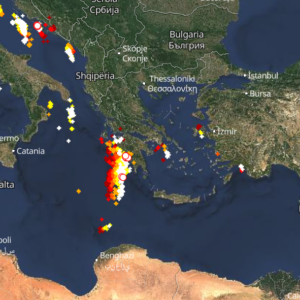 Καιρός 24-12: Λαίλαπα καταιγίδων Live – Πού εκδηλώνονται τώρα