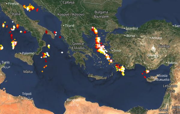 Καιρός Χριστούγεννα: Καταιγίδες τώρα σε εξέλιξη – Πού εκδηλώνονται Live