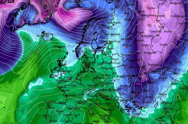 Καιρός Χριστούγεννα: Διατηρεί την τάση για ψυχρή εισβολή το GFS
