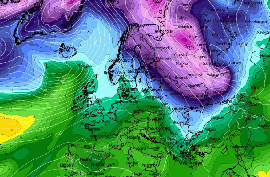 Καιρός Χριστούγεννα: Ιταλός μετεωρολόγος για 2 σενάρια - Ψυχρή εισβολή ή αντικυκλώνας;