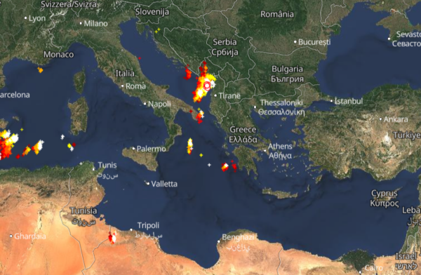 Καιρός 3-12: Πού εκδηλώνονται καταιγίδες τώρα – Live