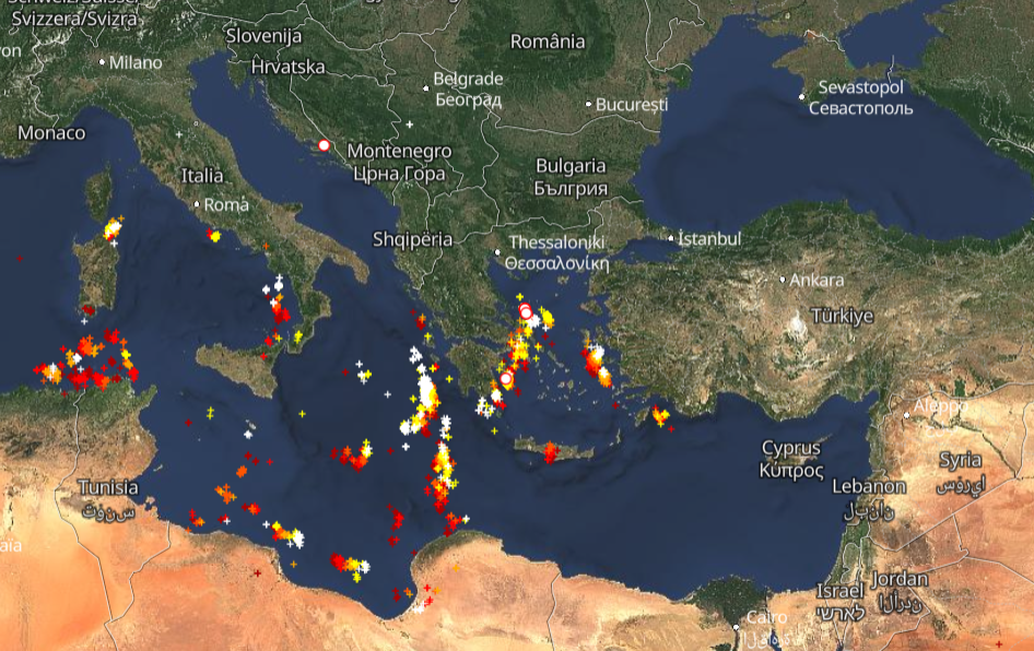 Κακοκαιρία Byron: Πού εκδηλώνονται τώρα ισχυρές καταιγίδες - Live