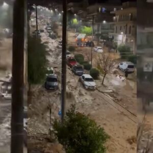 Τραγωδία στη Γλυφάδα – Νεκρή γυναίκα – Χτυπήθηκε από αυτοκίνητο που παρασύρθηκε από χείμαρρο