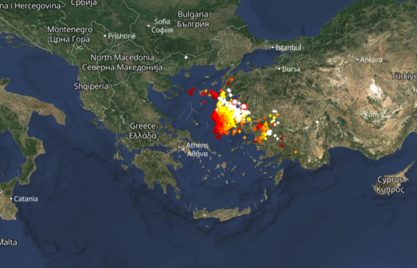 Καιρός 31-1: Πού εκδηλώνονται τώρα καταιγίδες – Live