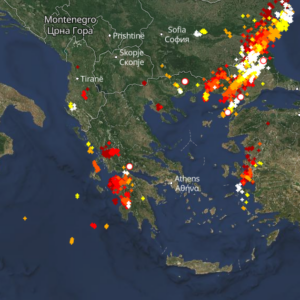 Καιρός 8-1: Ισχυρές καταιγίδες τώρα σε εξέλιξη – Πού εκδηλώνονται Live
