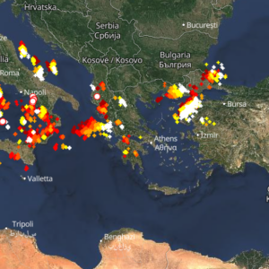 Καιρός 10-1: Διάσπαρτοι πυρήνες καταιγίδων – Πού εκδηλώνονται Live