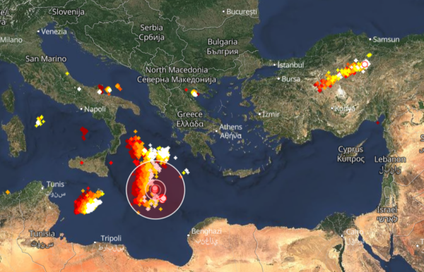 Κακοκαιρία Live: Πλησιάζει το βαρομετρικό χαμηλό – Πού δίνει καταιγίδες τώρα – Live