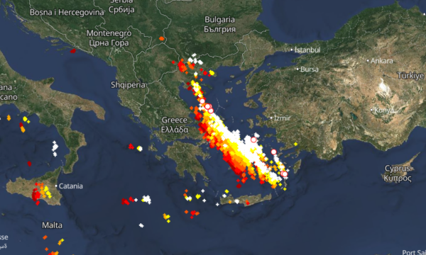Καιρός 26-1: Ισχυρή λαίλαπα καταιγίδων σε εξέλιξη – Live