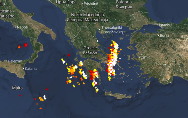 Καιρός 21-1: Λαίλαπα καταιγίδων τώρα – Πού εκδηλώνονται Live