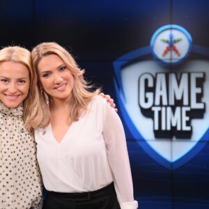 Η Έλενα Παπαβασιλείου βάζει γκολ στο ΟΠΑΠ Game Time με κλειστά μάτια