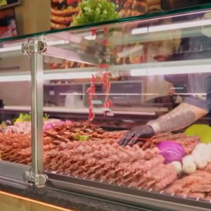 Τσικνοπέμπτη: Στα ύψη και φέτος οι τιμές στο κρέας και όχι μόνο (vid)