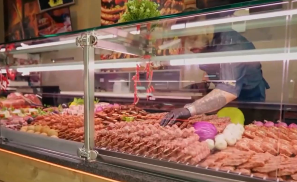 Τσικνοπέμπτη: Στα ύψη και φέτος οι τιμές στο κρέας και όχι μόνο (vid)