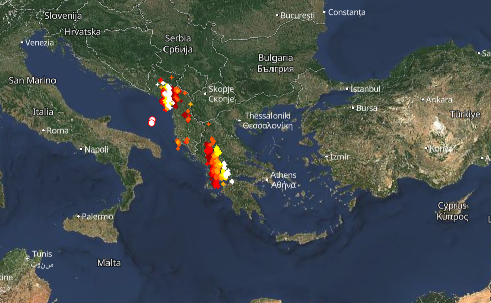 Καιρός 15-2: Σε εξέλιξη καταιγίδες τώρα – Πού εκδηλώνονται Live