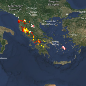 Καιρός 6-2: Πού εκδηλώνονται τώρα καταιγίδες και κεραυνοπτώσεις – Live