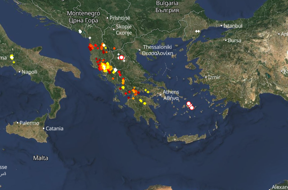 Καιρός 6-2: Πού εκδηλώνονται τώρα καταιγίδες και κεραυνοπτώσεις – Live