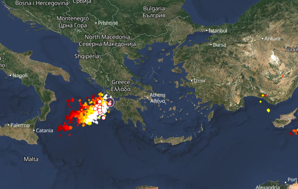 Καιρός 11-2: Ξεκίνησε! Πού εκδηλώνονται τώρα καταιγίδες – Live