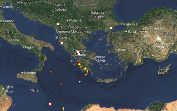 Καιρός 16-2: Πού εκδηλώνονται τώρα καταιγίδες – Live