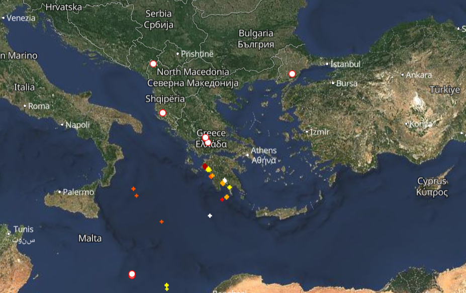 Καιρός 16-2: Πού εκδηλώνονται τώρα καταιγίδες – Live