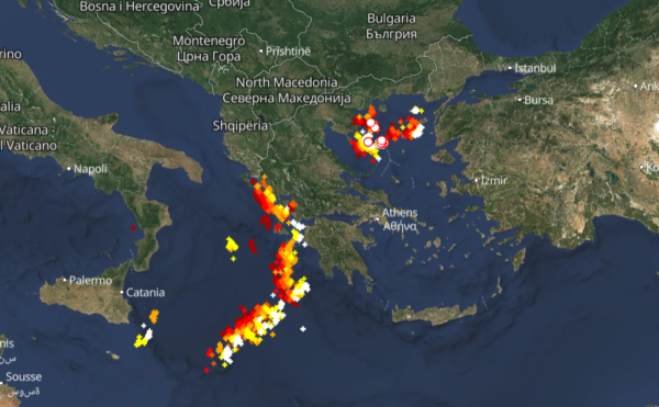 Καιρός 9-2: Ισχυρές καταιγίδες σε εξέλιξη – Πού εκδηλώνονται Live