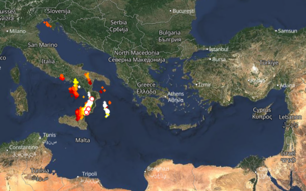 Καιρός 4-2: Σχηματίστηκε και πλησιάζει! Καταιγίδες τώρα – Live