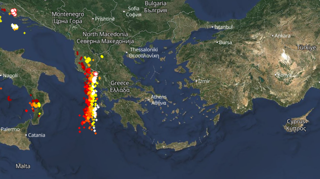 Καιρός 20-2: Ξεκίνησε – Λαίλαπα καταιγίδων Live – Πού εκδηλώνονται τώρα