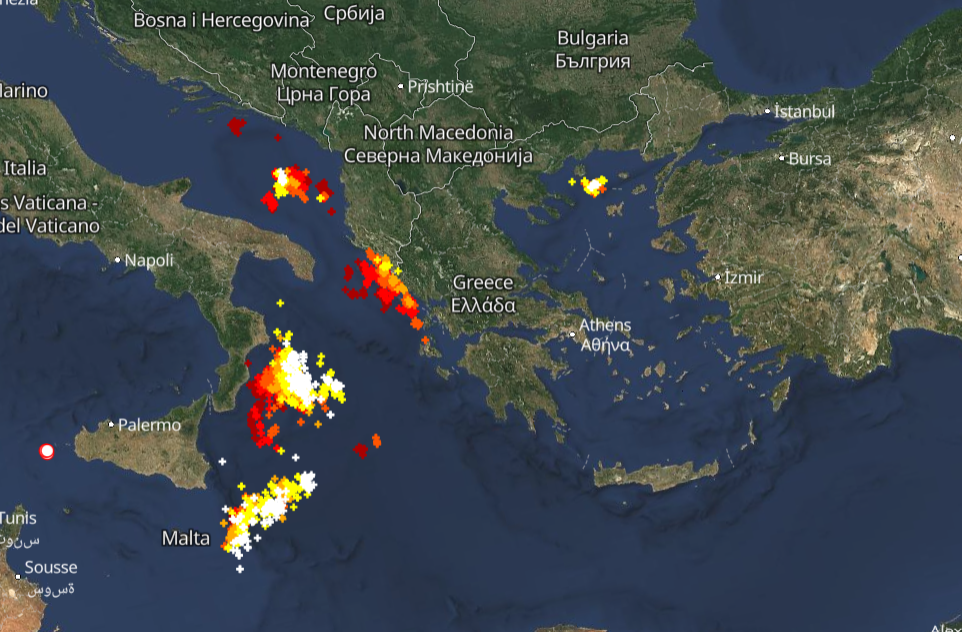 Καιρός 9-2: Ξεκίνησε! Καταιγίδες σε εξέλιξη τώρα – Πού εκδηλώνονται Live