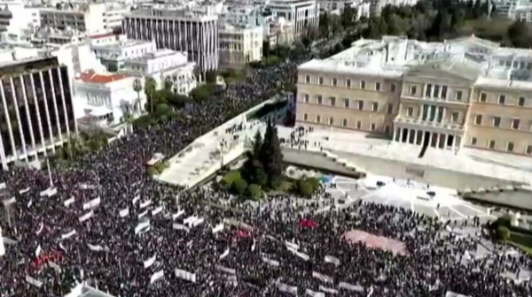 Τραγωδία Τέμπη: Η Ελλάδα στους δρόμους, για απονομή δικαιοσύνης