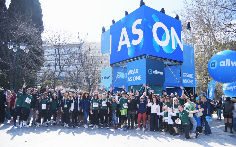 Περισσότεροι από 30.000 δρομείς έτρεξαν σαν ένα στον Ημιμαραθώνιο της Αθήνας (vid)