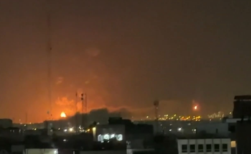 Ισραήλ και ΗΠΑ βομβάρδισαν δεξαμενές πετρελαίου στην Τεχεράνη (vid)