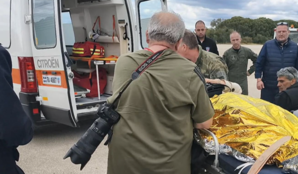 Σοκ στον Άραξο: Κατέρρευσε σκάλα με δημοσιογράφους – Τρεις τραυματίες