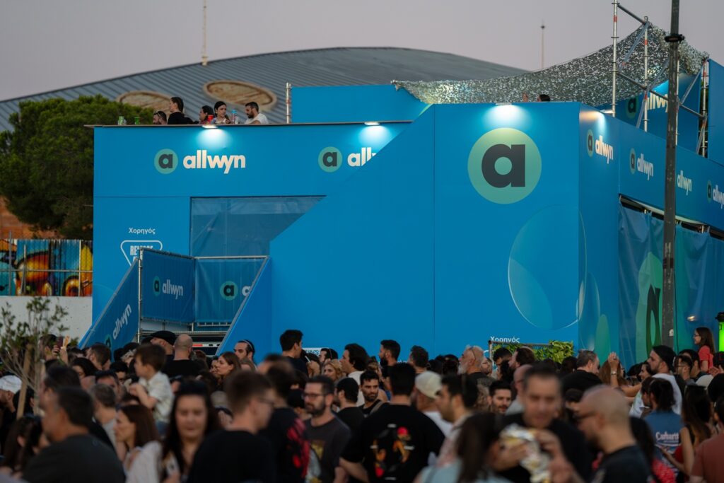 Τι θα κερνούσαν οι Έλληνες fans τους Pet Shop Boys; Η Allwyn έχει την απάντηση (vid.)