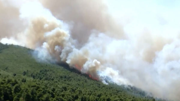Φωτιά τώρα: Σύγκρουση 2 ελικοπτέρων στην Ψάθα