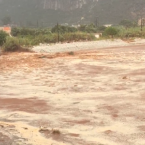 Καταιγίδα στη Μάνη: Δρόμοι μετατράπηκαν σε χειμάρρους – Νερά μπήκαν σε σπίτια και καταλύματα