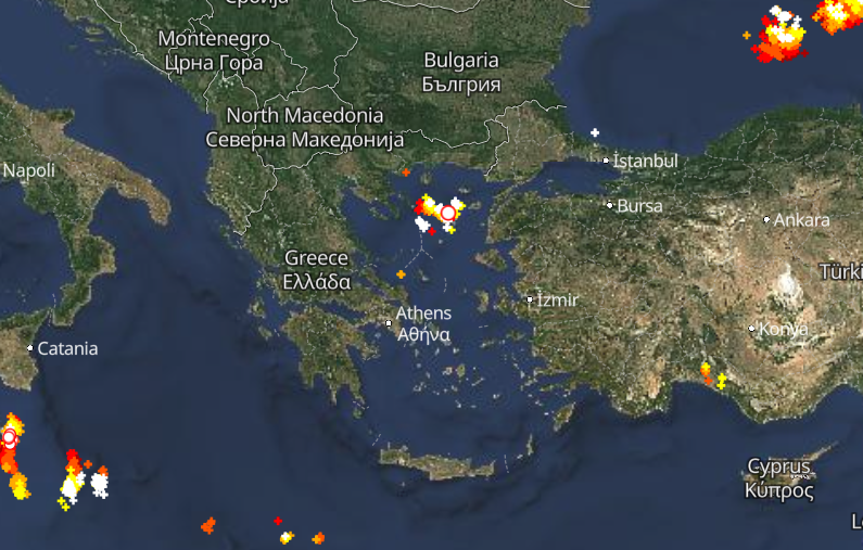 Καιρός τώρα: Πού εκδηλώνονται καταιγίδες – Live οι κεραυνοπτώσεις