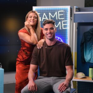 Ο Απόστολος Χρήστου στο Allwyn Game Time ρίχνει στην πισίνα τους Μπολτ, Τεντόγλου και Πετρούνια