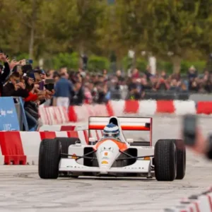 Τα πιο δυνατά καρέ του showrun με τη McLaren MCL60 και τη McLaren MP4/6 του Ayrton Senna