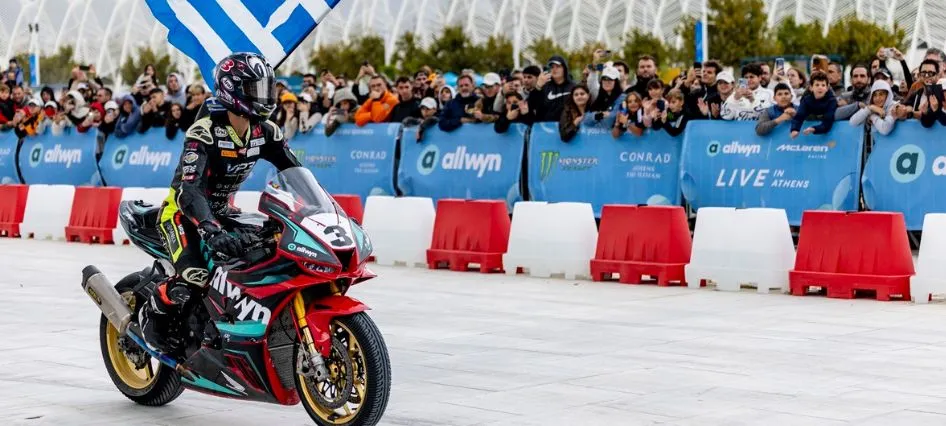Βασίλης Παντελεάκης rocks! Ο πρωταθλητής των δύο τροχών στο Allwyn | McLaren Racing LIVE IN ATHENS (photos)